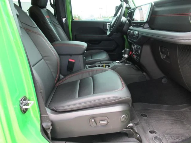 Certified Used 2025  Jeep Rubicon image 10