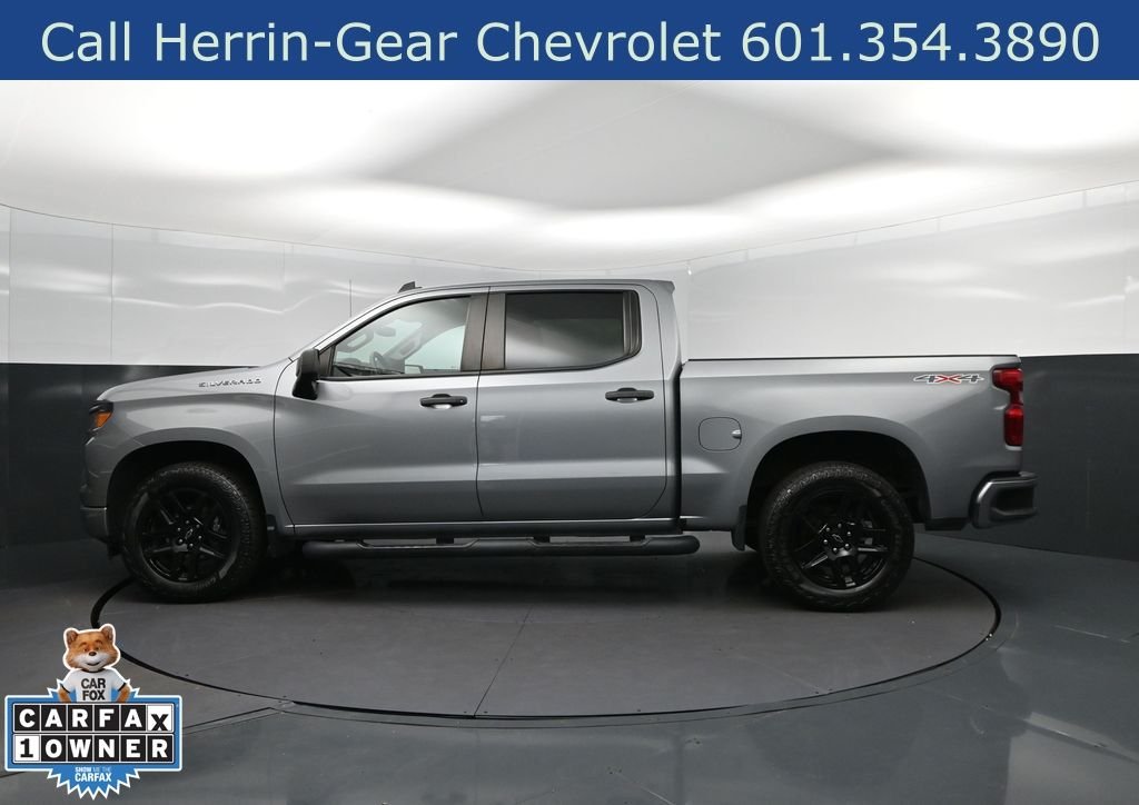 Used 2023 Gray Chevrolet Custom image 4