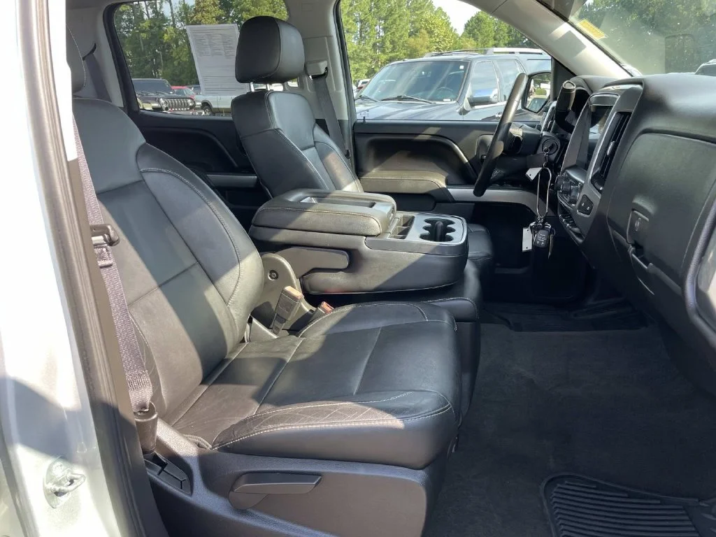 Used 2015 Silver Chevrolet LT image 33