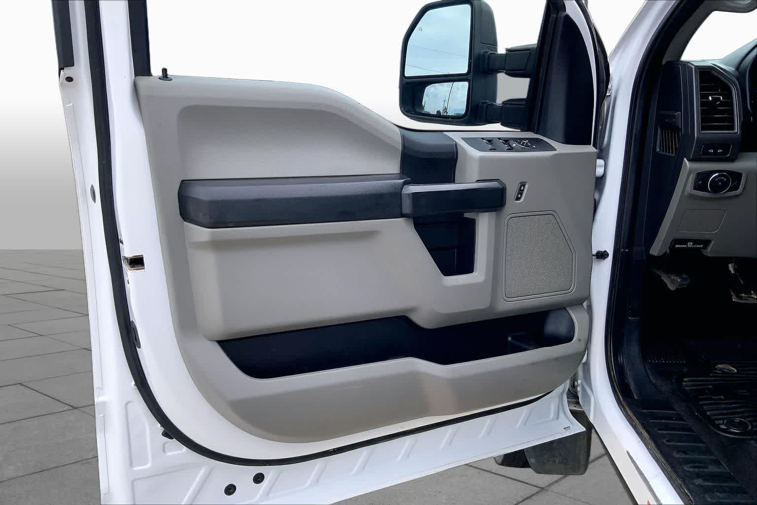 Used 2021 Oxford White Ford XL image 20