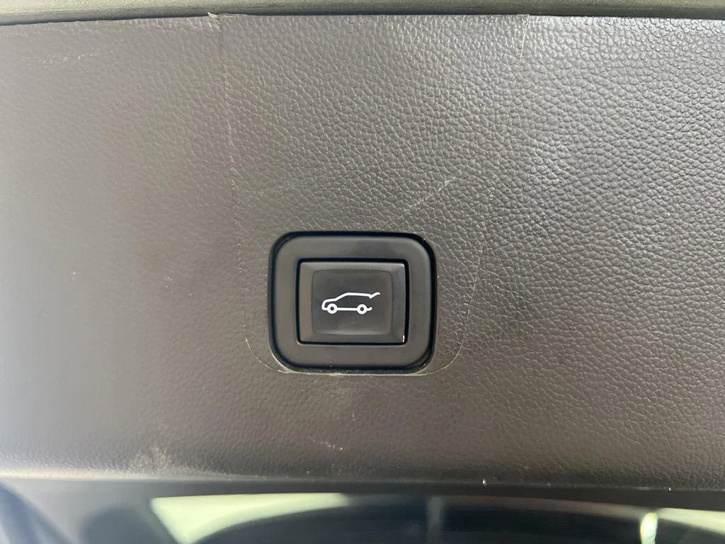 Used 2023 Silver Sage Chevrolet LT image 23