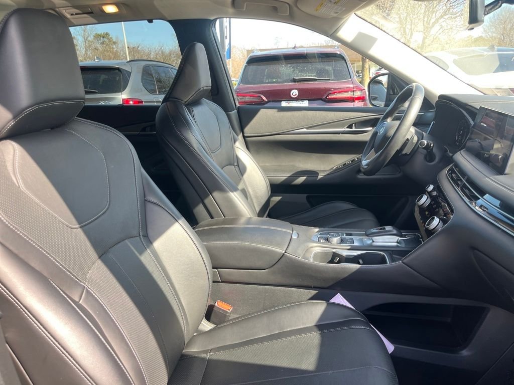 Used 2023 Black INFINITI LUXE image 17