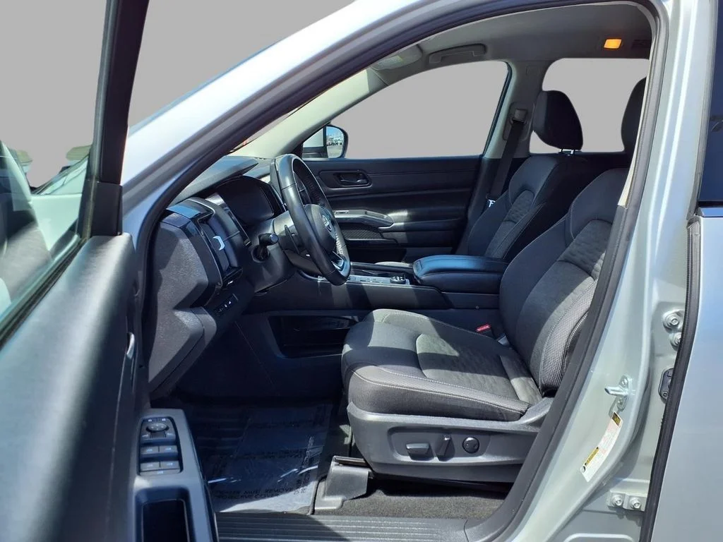 Used 2025 Silver Nissan SV image 22