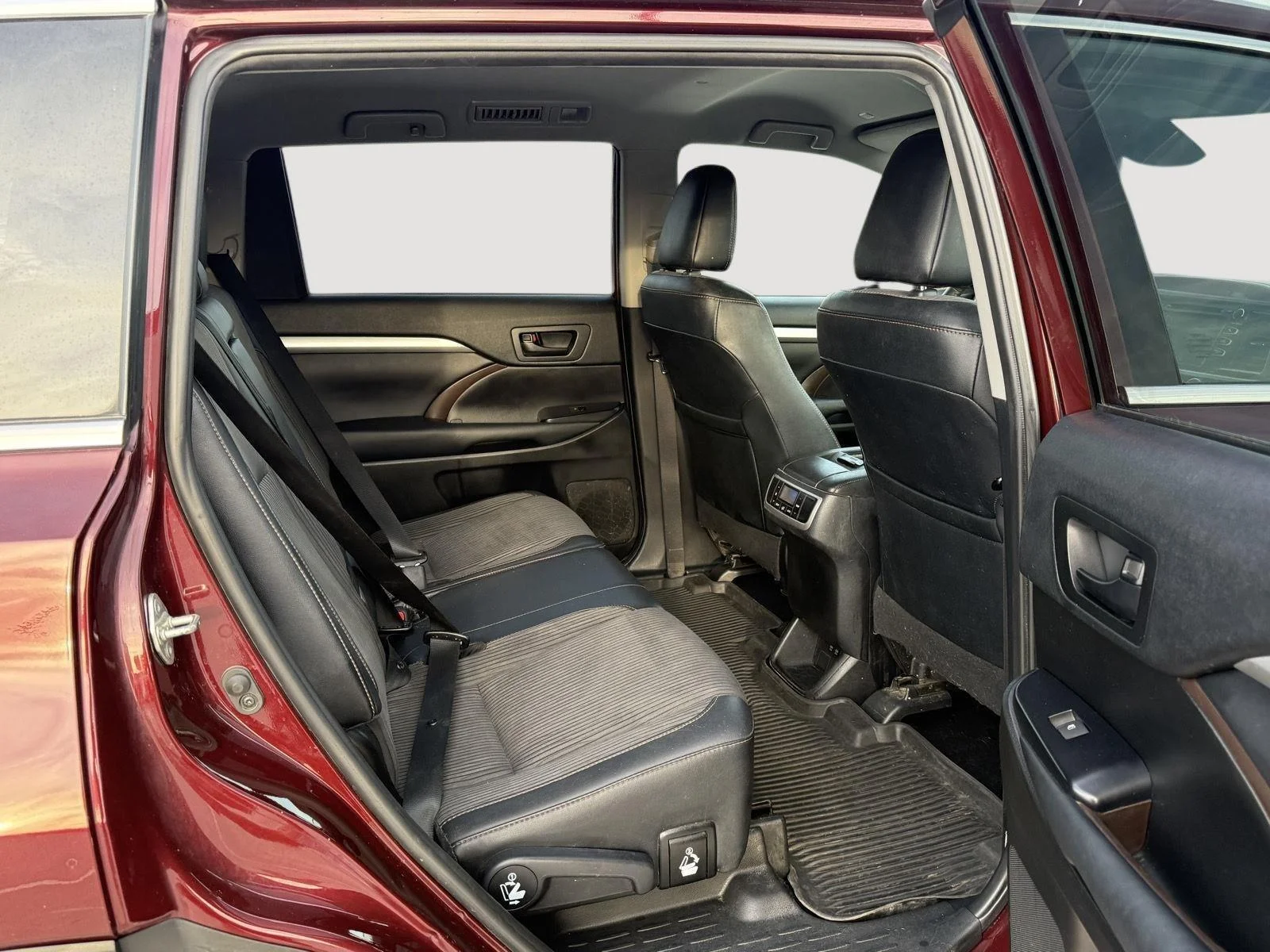 Used 2019 Ooh La La Rouge Mica Toyota LE Plus image 16
