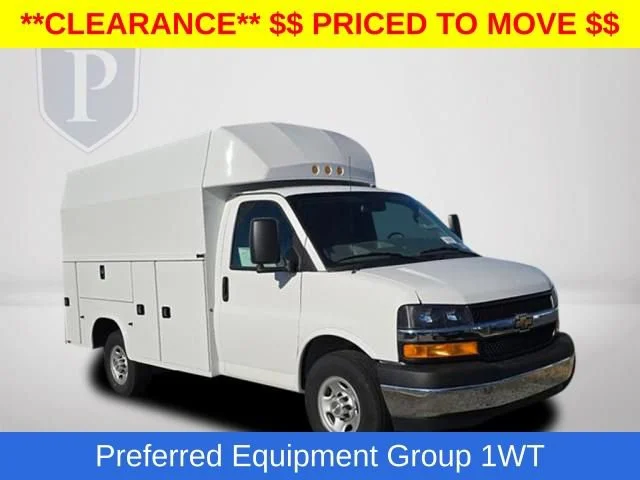 New 2025 Summit White Chevrolet 1WT image 2