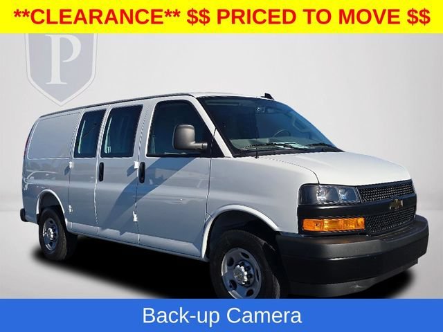 New 2025 Summit White Chevrolet WT image 2