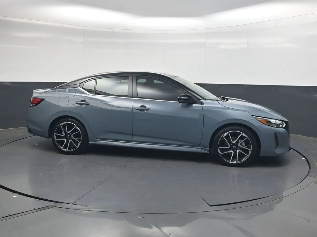 Used 2025 Gray Nissan SR image 4