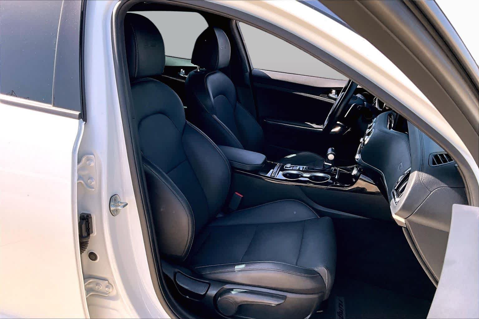 Used 2022 Snow White Pearl Kia GT-Line image 9