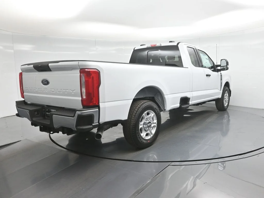 New 2026 Oxford White Ford XLT image 24