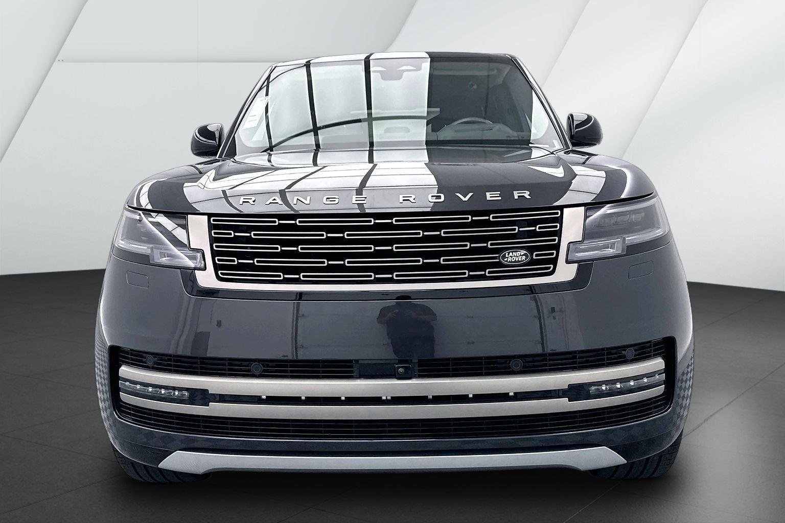 New 2026 Carpathian Grey Premium Metallic Land Rover SE image 2