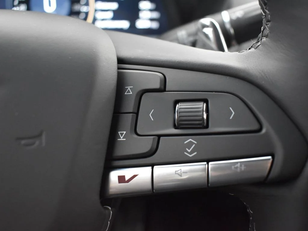 2025 Cadillac CT4 V-Series - Photo 16