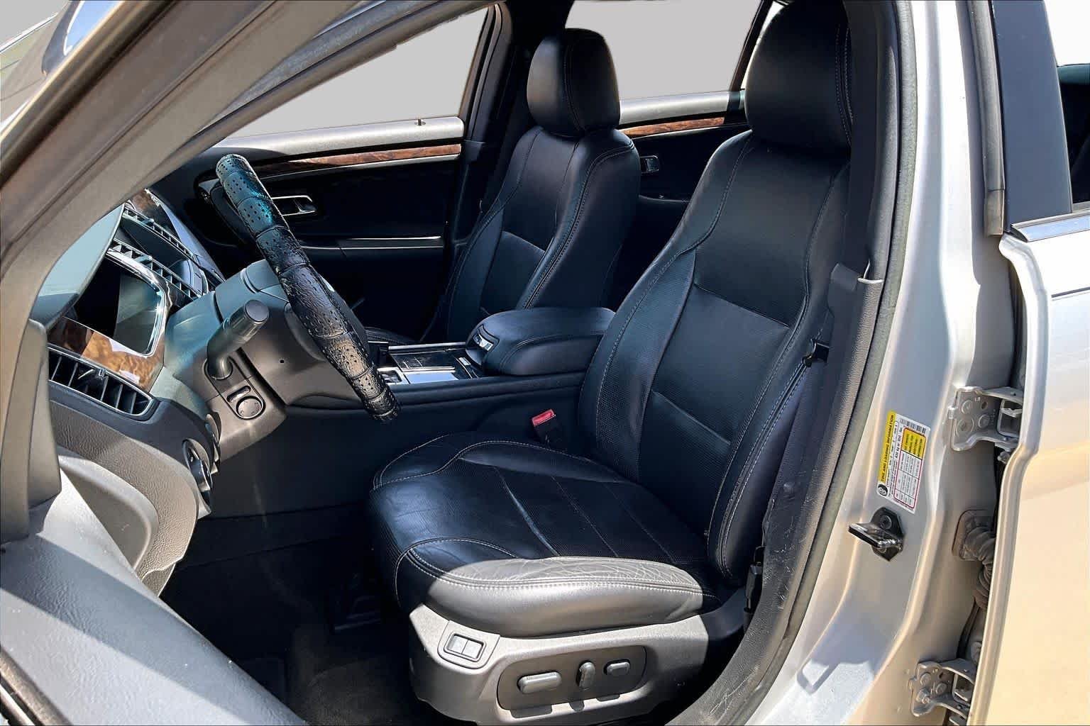 Used 2013 Ingot Silver Metallic Ford Limited image 7