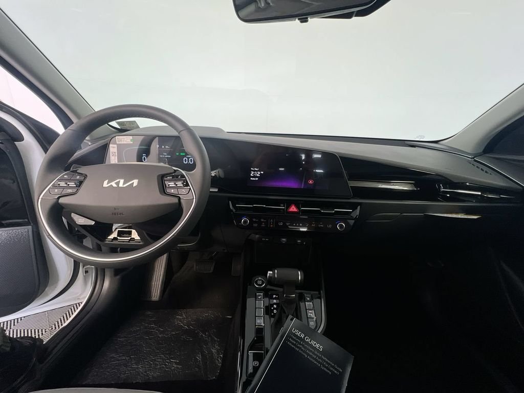 New 2026 Snow White Pearl Kia EX image 27