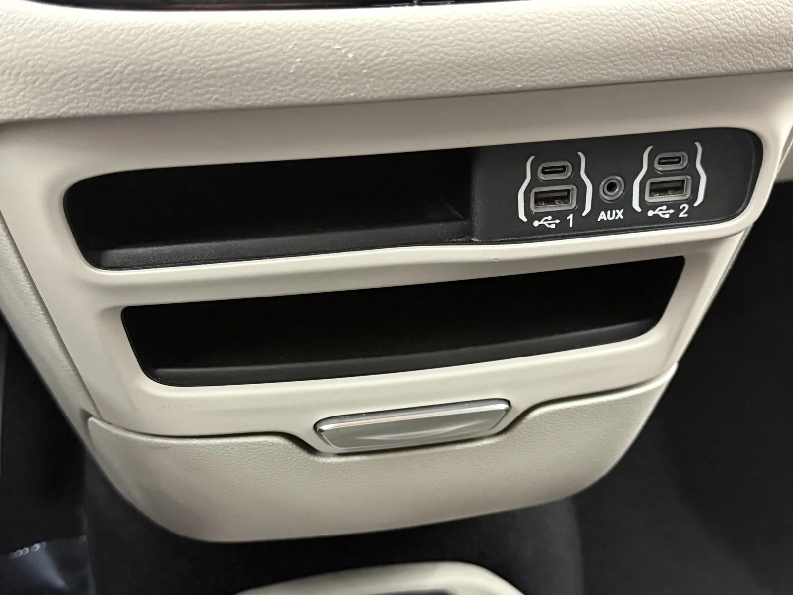 Used 2024 Diamond Black Crystal Pearlcoat Chrysler Touring L image 59