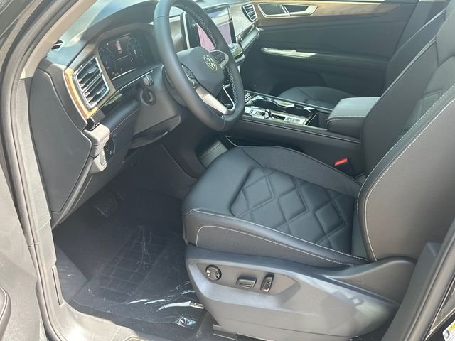 New 2026 Black Volkswagen 2.0T SE w/Technology image 9