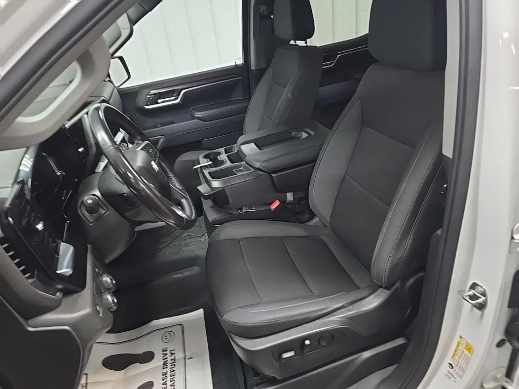 Used 2022 White Chevrolet LT image 29