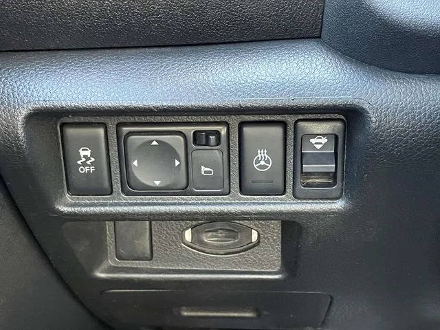 Used 2013 Pearl White Nissan 3.5 SV image 18