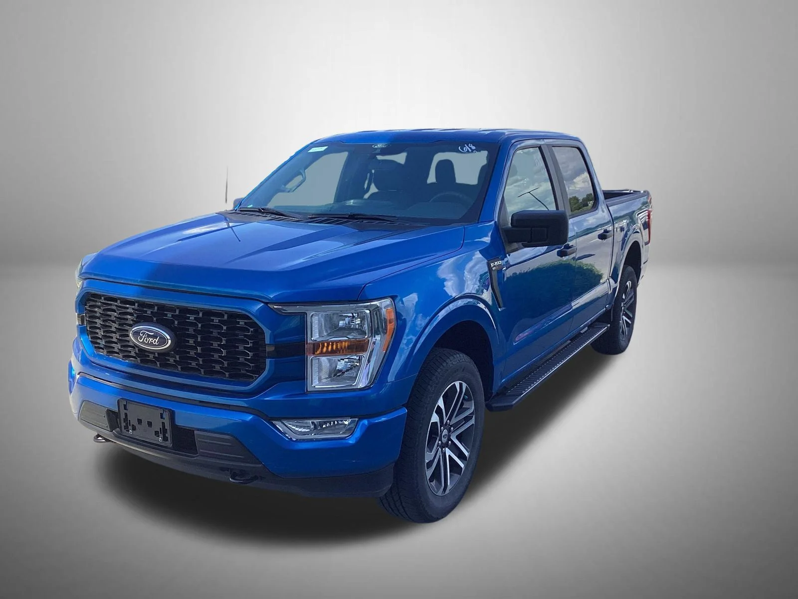 Used 2021 Blue Ford XL image 1