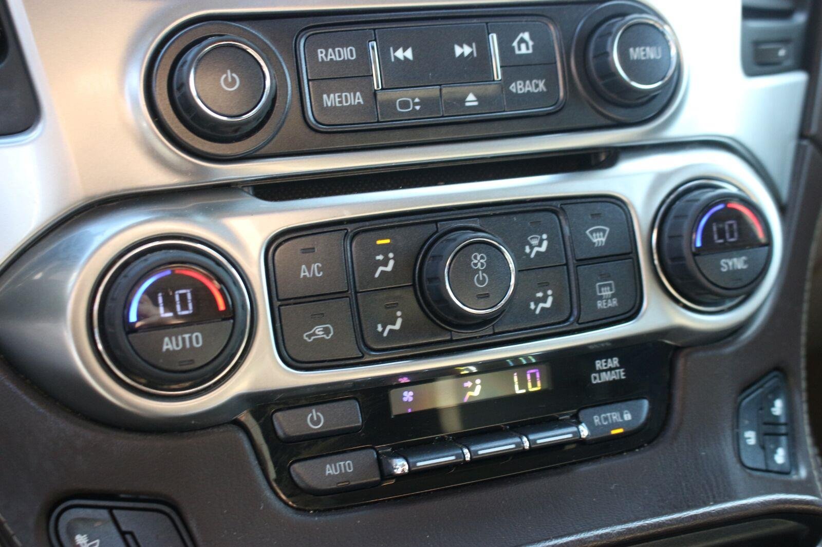 Used 2016 IRIDESCENT PEARL TRICOAT Chevrolet LTZ image 26