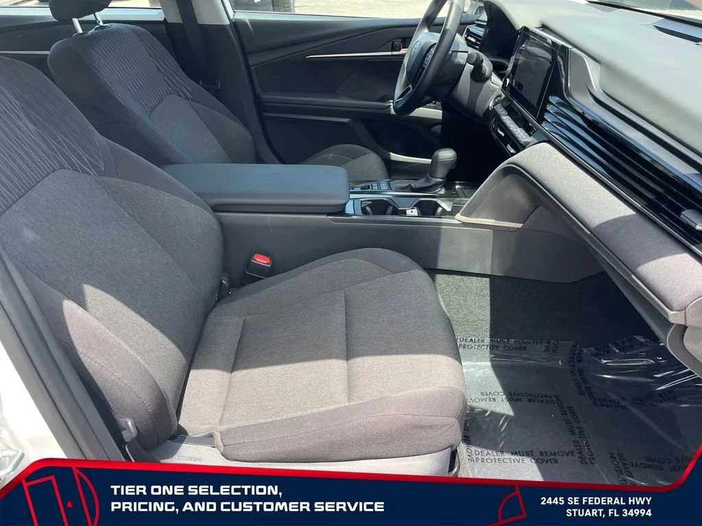 Used 2025 White Toyota LE image 19