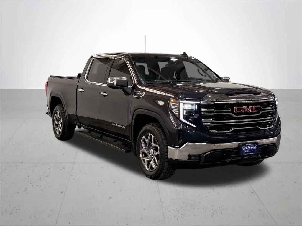 Used 2022 Silver GMC SLT image 8