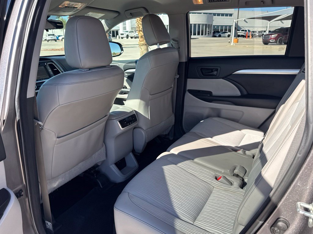 2018 Toyota Highlander LE Plus - Photo 9