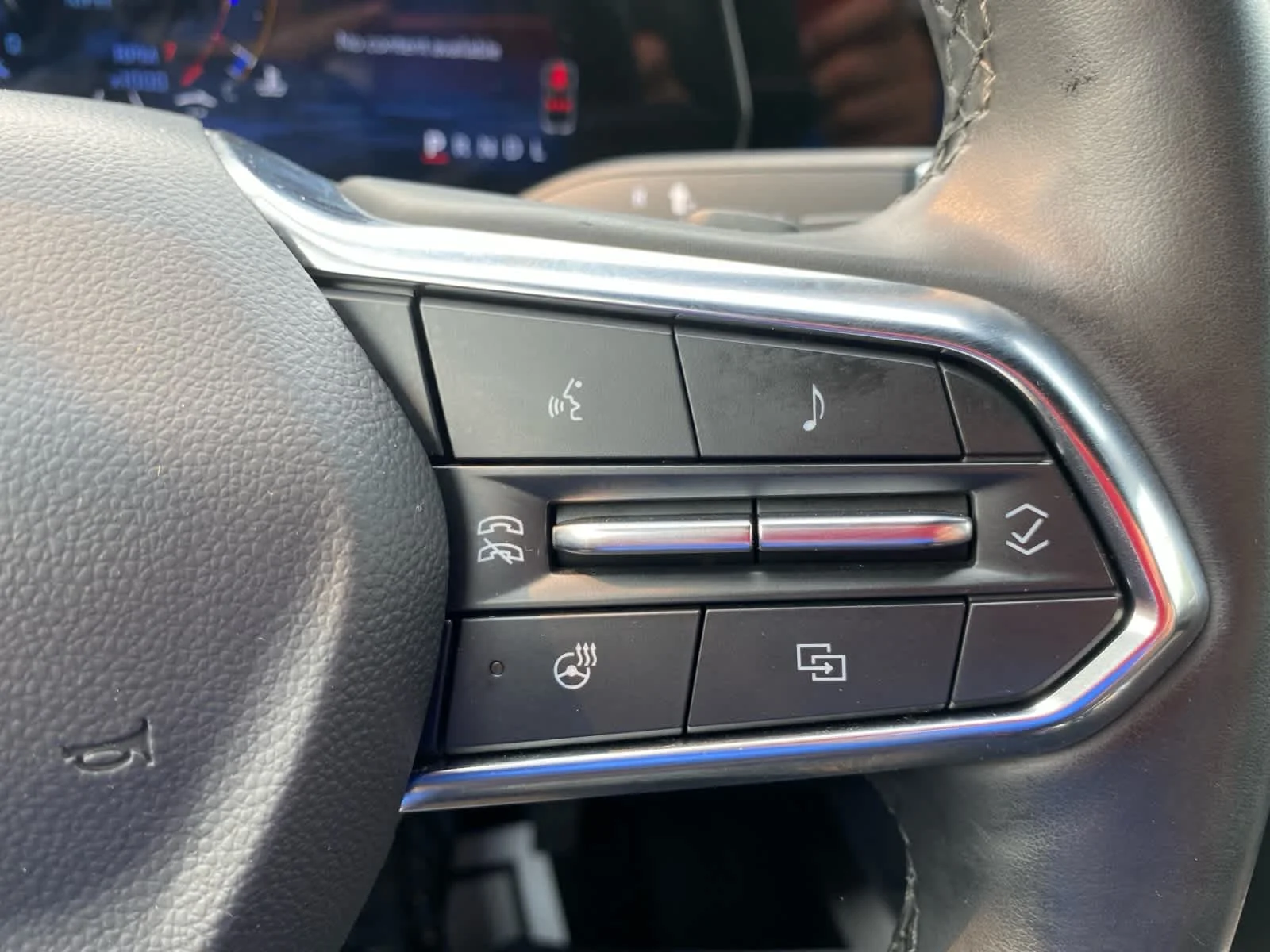 Used 2025 Summit White Chevrolet FWD LT image 28