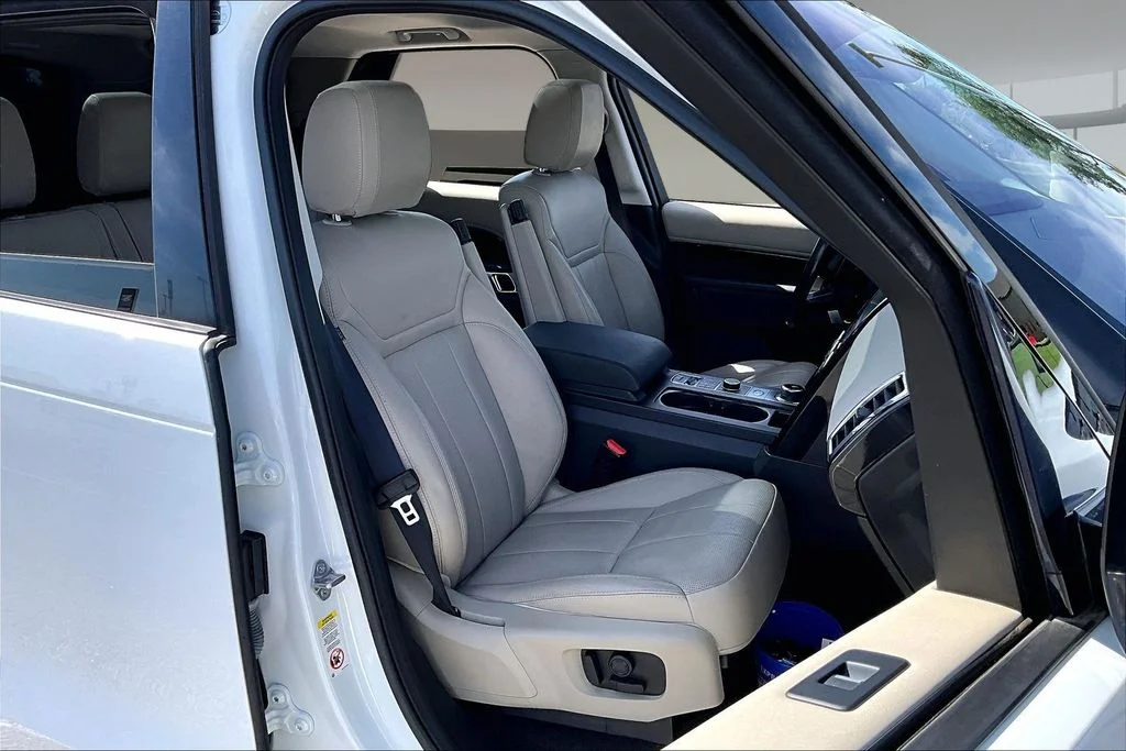 Used 2018 White Land Rover SE image 7