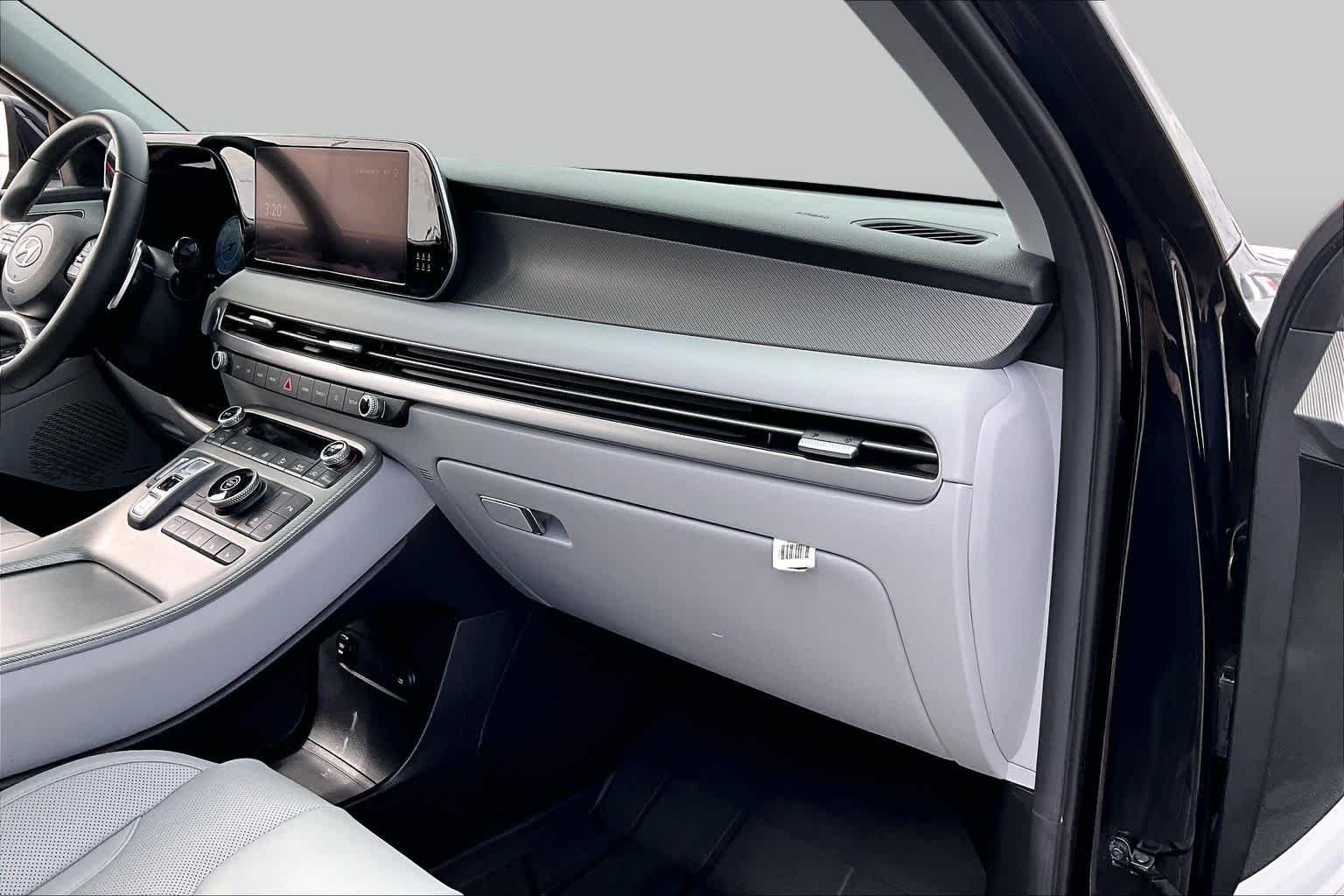 Used 2024 Moonlight Cloud Hyundai SEL 8P image 18