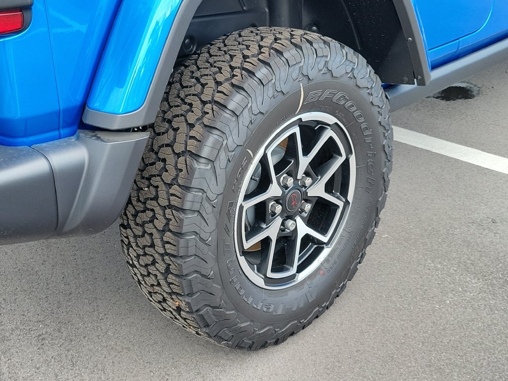 New 2026 Hydro Blue Pearl-Coat Exterior Paint Jeep Rubicon image 4