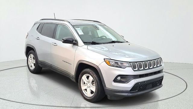Used 2022 Silver Jeep Latitude image 15