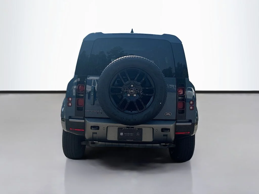 Used 2022 Blue Land Rover X-Dynamic SE image 4