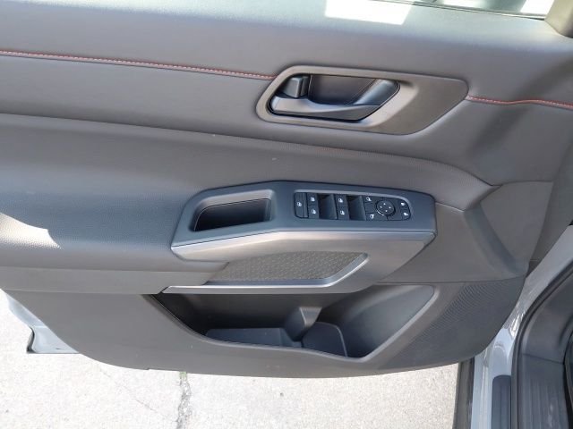 New 2026 Boulder Gray Pearl / Super Black Two-tone Nissan Rock Creek® image 30
