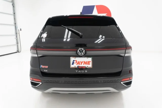 Used 2025 Deep Black Pearl Volkswagen SE image 8