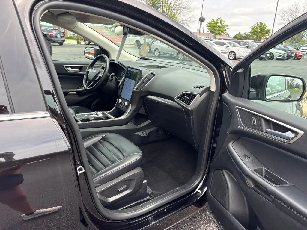 Used 2024 Agate Black Metallic Ford SEL image 32