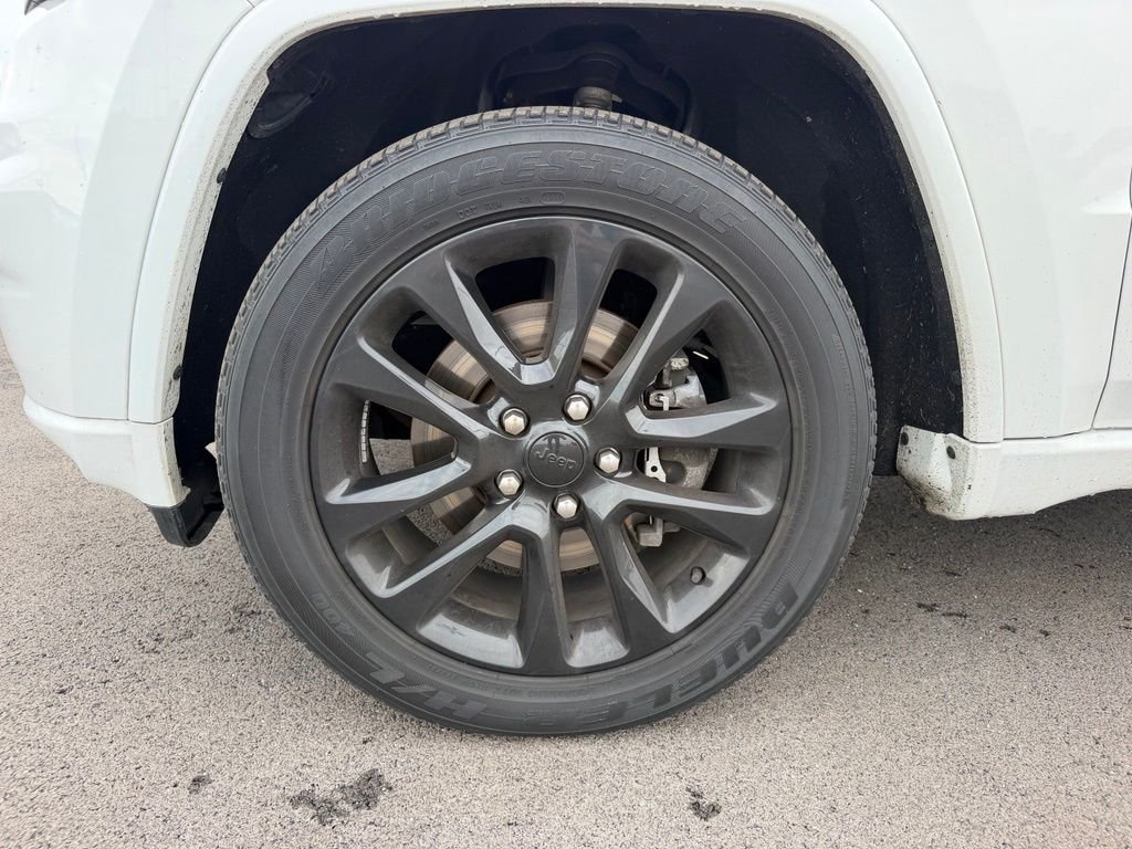 Used 2021 White Jeep Laredo X image 19
