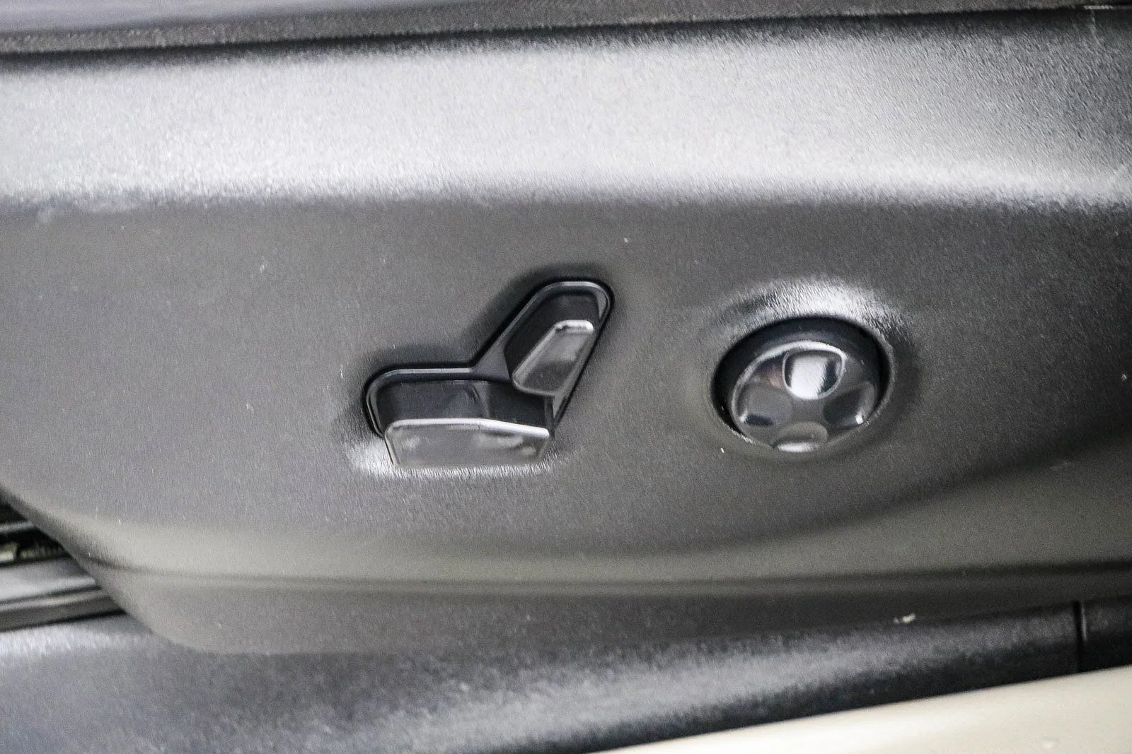 Used 2024 Black Chrysler Select image 21