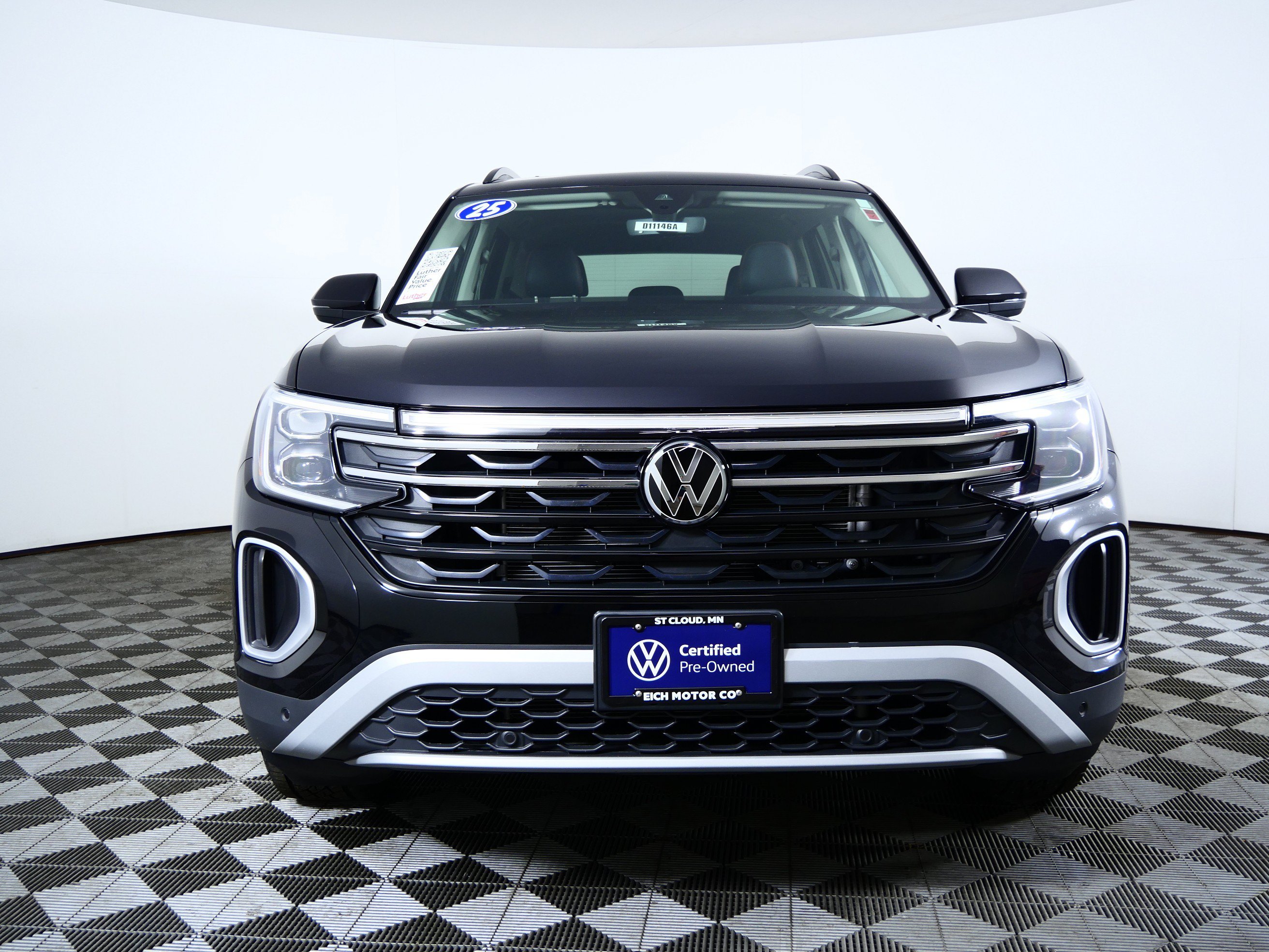 Used 2025 Volkswagen Atlas Atlas Peak Edition with VIN 1V2CR2CAXSC518409 for sale in St. Cloud, Minnesota