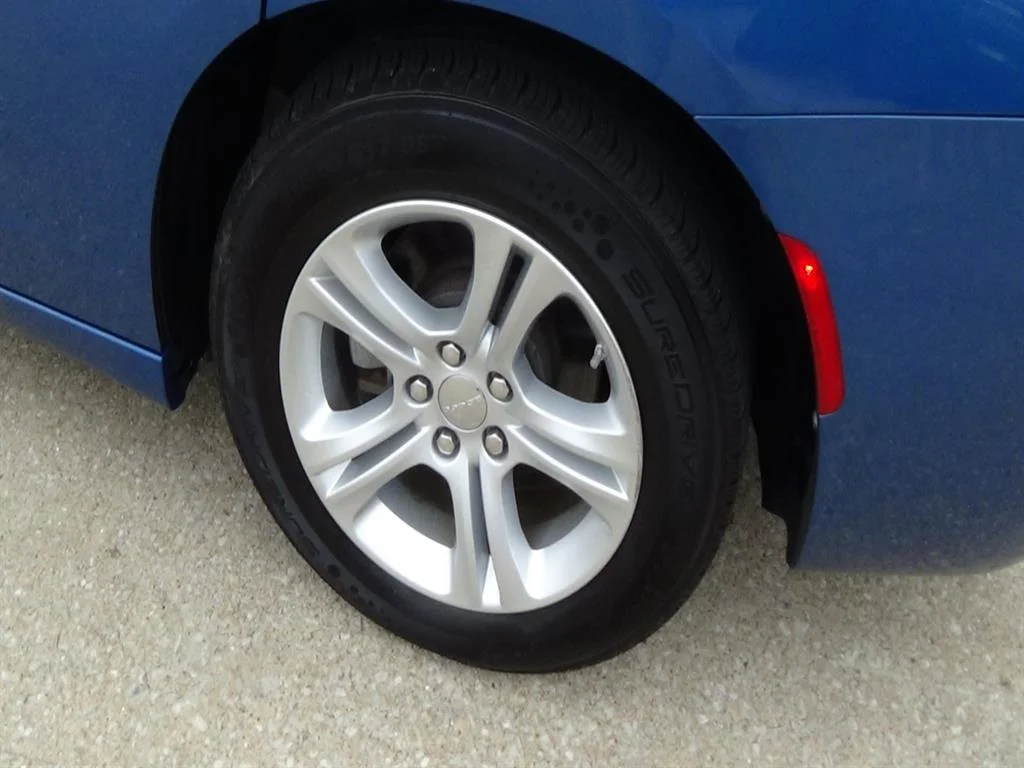 Certified Used 2023 Frostbite (pca) Dodge SXT image 9