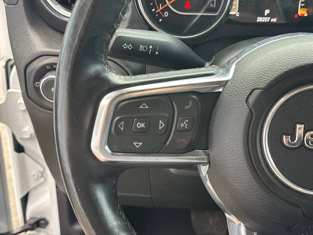 Used 2023 White Jeep Altitude image 41