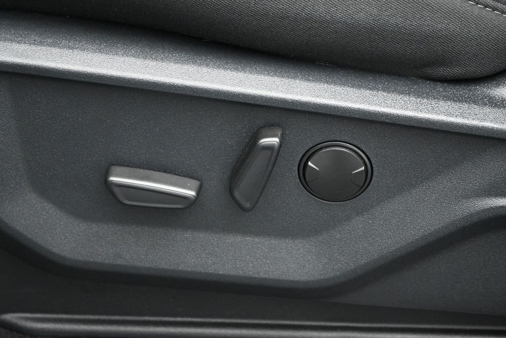 New 2026 Agate Black Metallic Ford XLT image 9