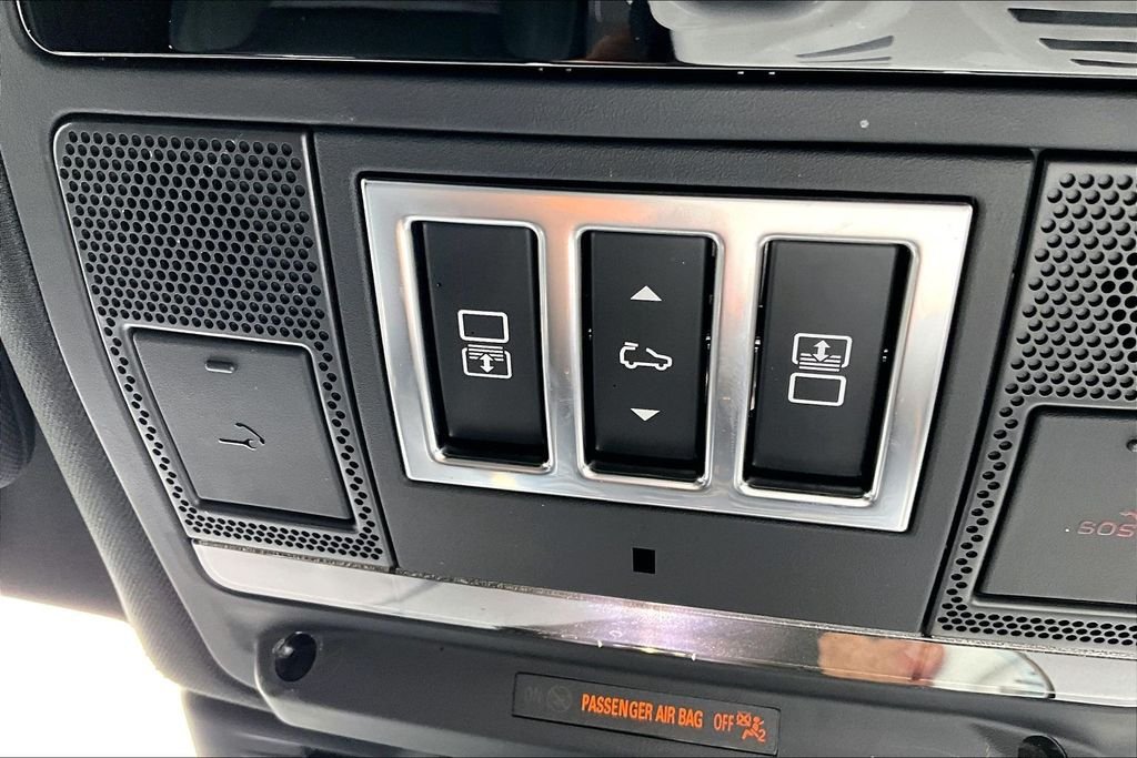 Used 2025 Blue Land Rover Dynamic SE image 17