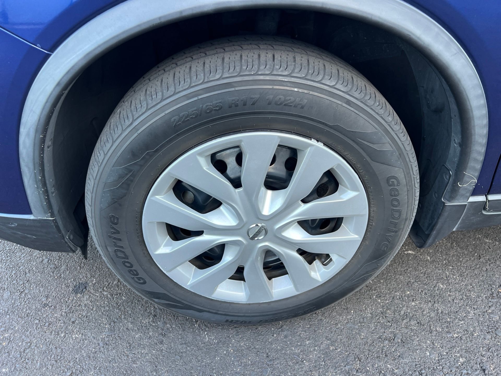 Used 2020 Blue Nissan S image 10