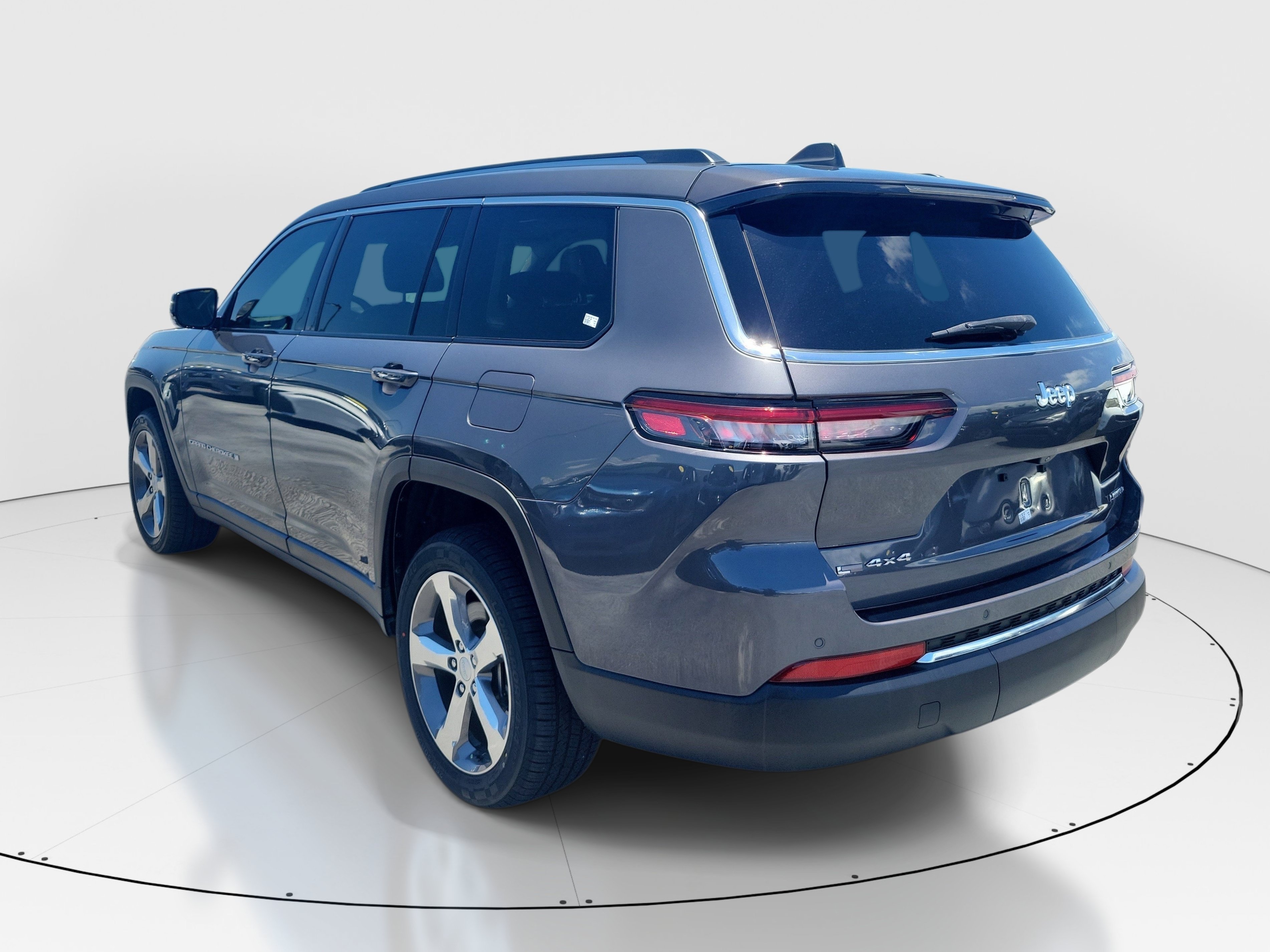 Used 2022 Baltic Gray Metallic Clearcoat Jeep Limited image 4