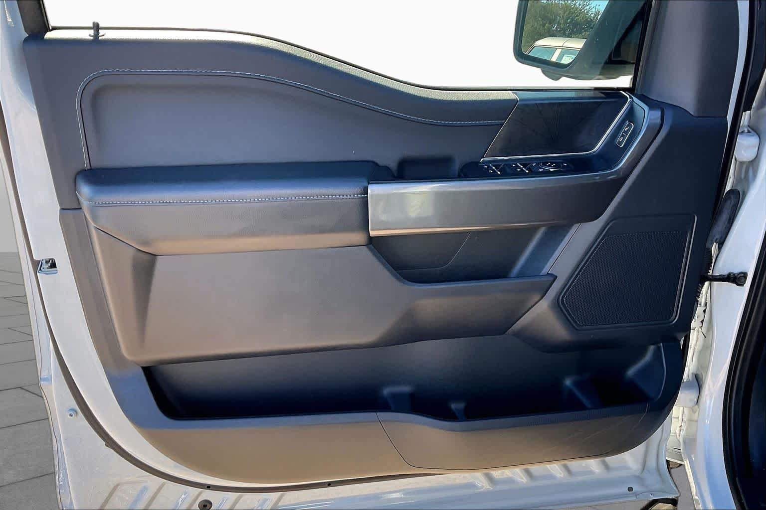 Used 2023 Avalanche Gray Ford XLT image 21