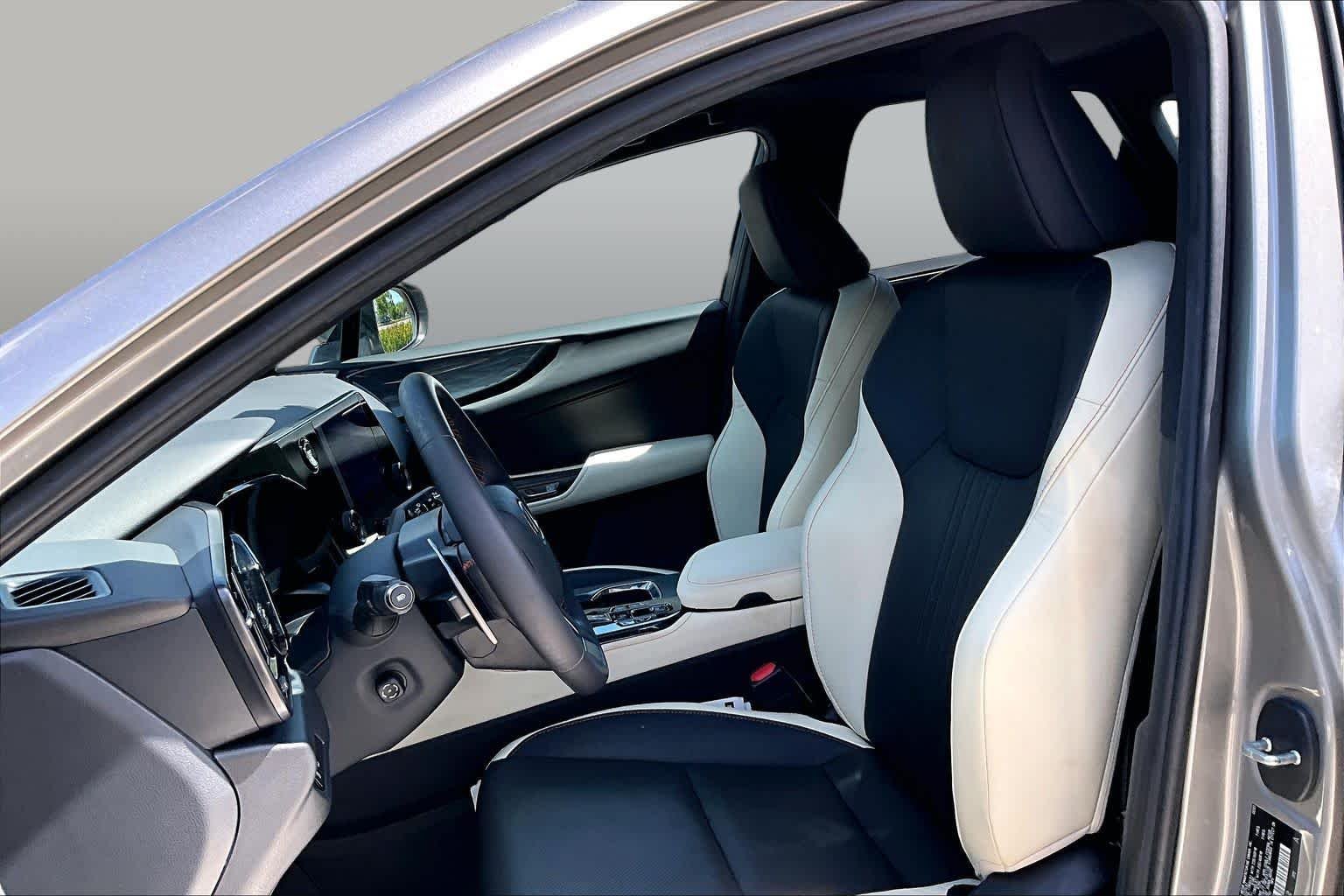 Used 2023 Atomic Silver Lexus Premium image 8