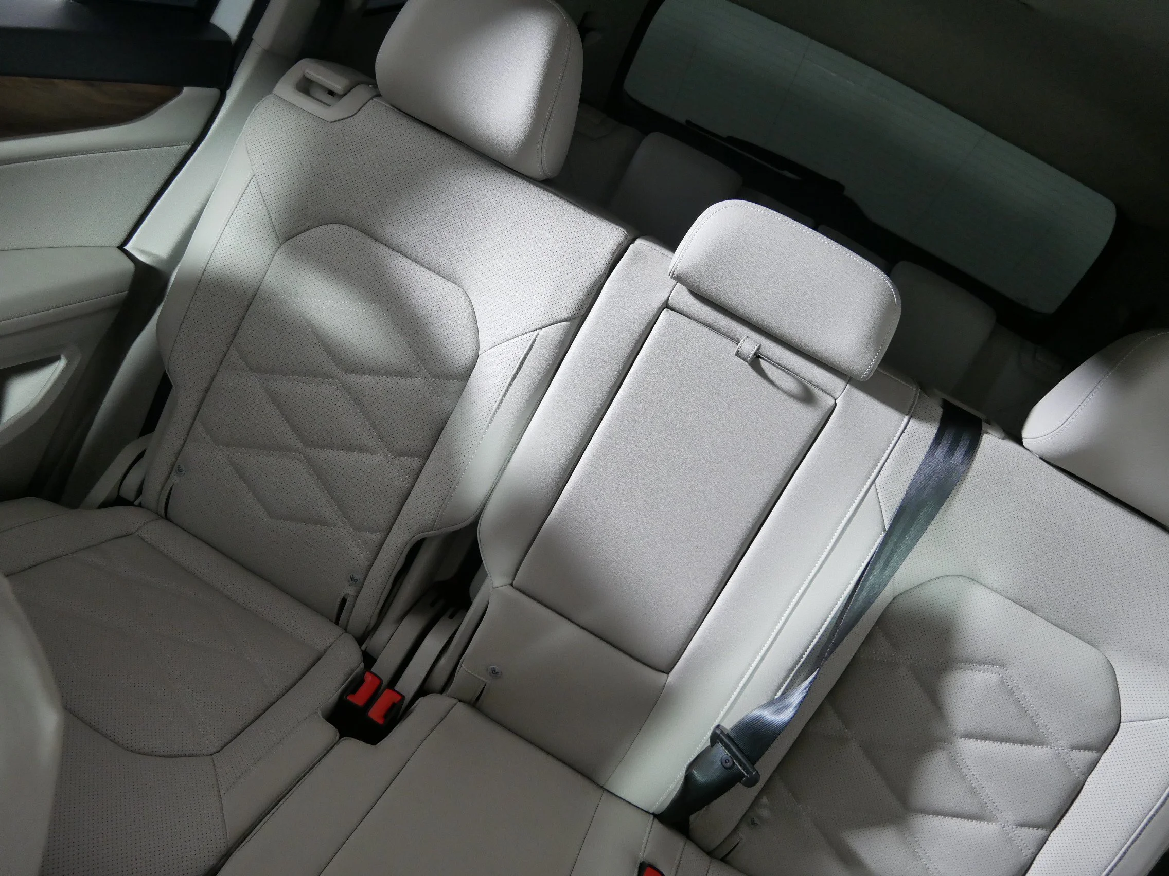 Used 2025 Pure White Volkswagen 2.0T SE image 12