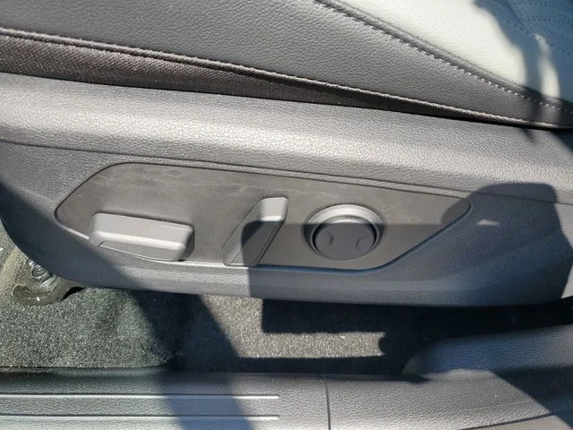 New 2024 Fusion Black Kia X-Line image 9