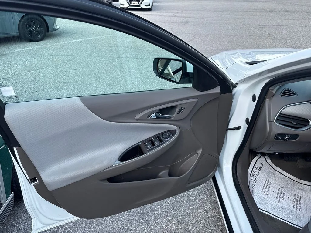 Used 2024 White Chevrolet LT image 14