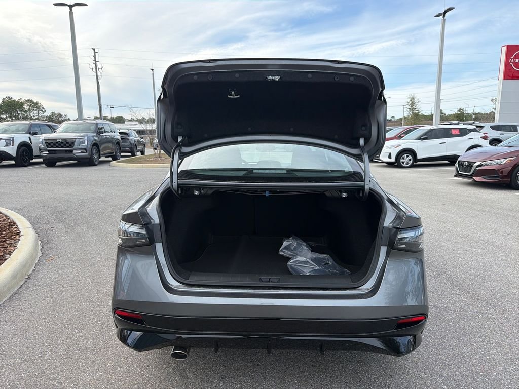 New 2026 Nissan Sentra SR 4D Sedan